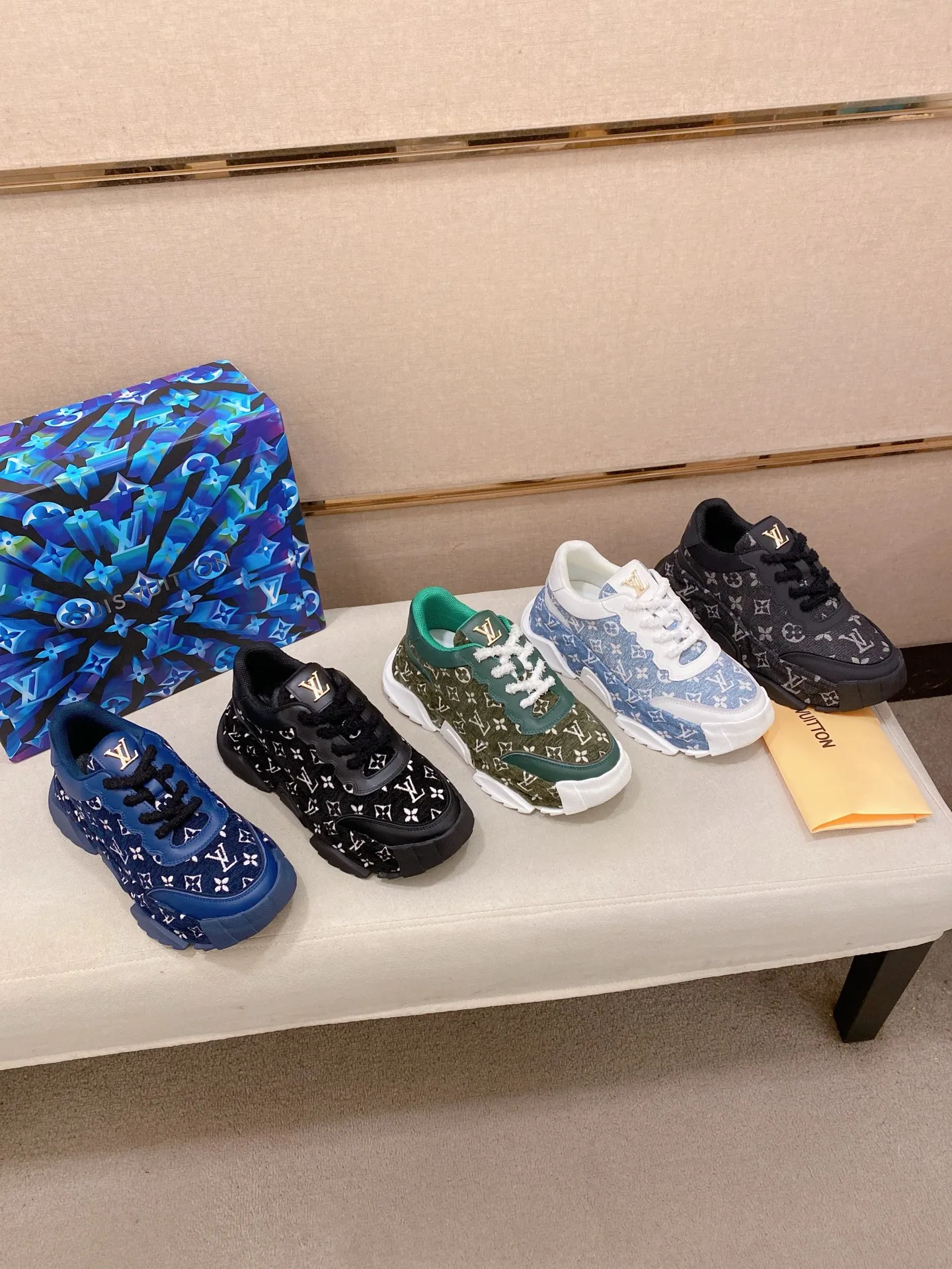 Factory price 600💰 Louis Vuitton (Louis Vuitton/lv) official website 1:1 copy 👊🏻Upper 🇮🇹Imported cowhide🇩🇪Lining imported breathable mesh lining. The original outsole is molded to reflect the identity of every man, and the upper foot is elegant and stable🚶🏻🚶🏻The high-end custom counter original replica📯The shoe last remains unchanged regardless of wind and rain, and can withstand the verification of time🔍️,🔵 Size: 39-45. Can be customized 38-46 non-refundable and non-exchangeable!